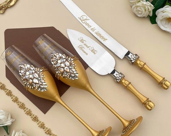 Juego de servidores para tarta de bodas de oro: copas de champán personalizadas y cortadores de tarta