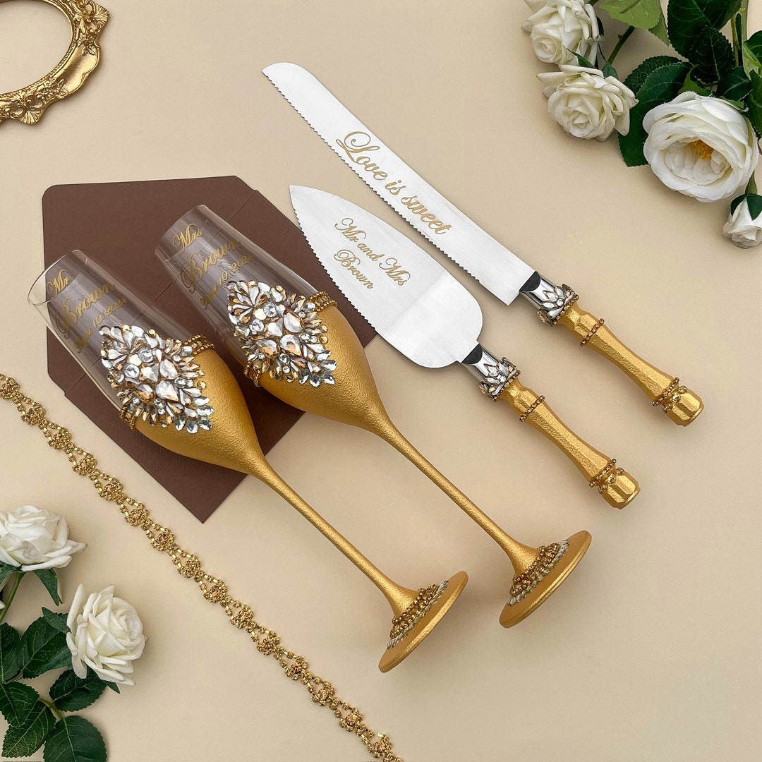 Gold Wedding Cake Cutter Set, Glasses for Bride and Groom, Cake Cutting