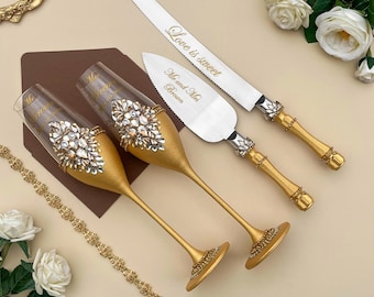 Gold wedding cake cutter set,  glasses for bride and groom,  cake cutting set, gold personalized wedding flutes, 50th anniversary plate