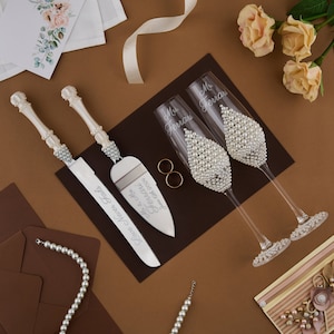 Pearl Wedding Glasses & Cake Cutting Set - Elegant Toasting Flutes, Serving Set, engraved champagne glasses for bride and groom