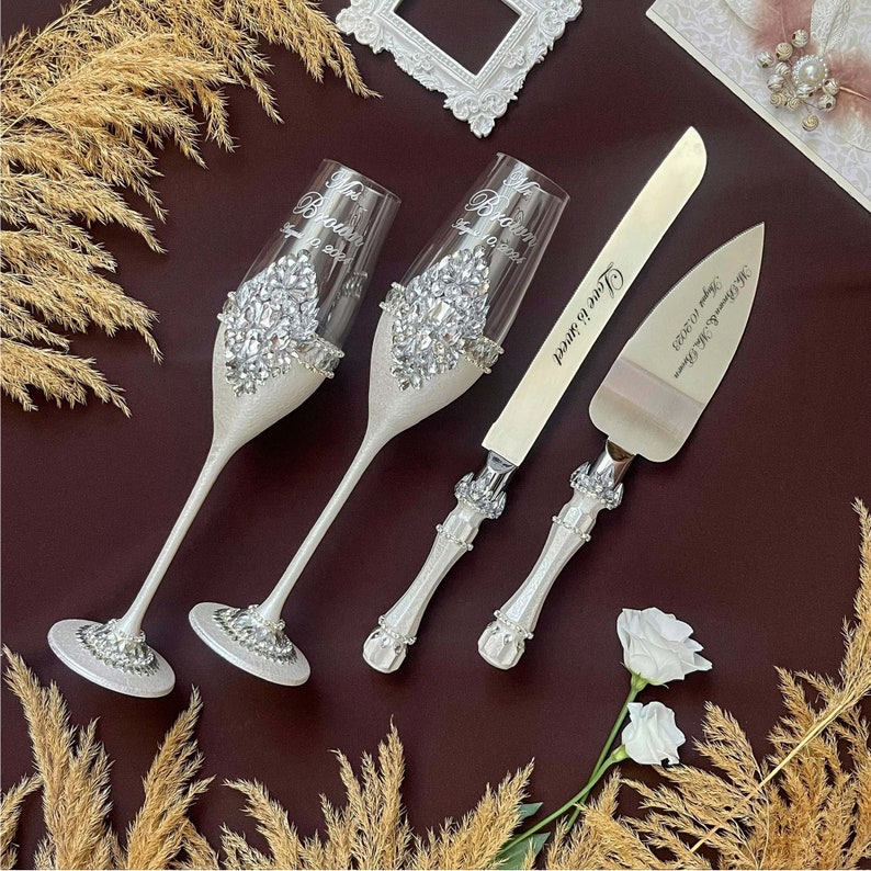 Wedding cake cutting set, wedding glasses and knife server