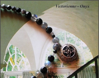 Victorian silver filigree onyx stone dangle (2cm) with necklace (55cm). Black Agate and Labradorite Beads.te