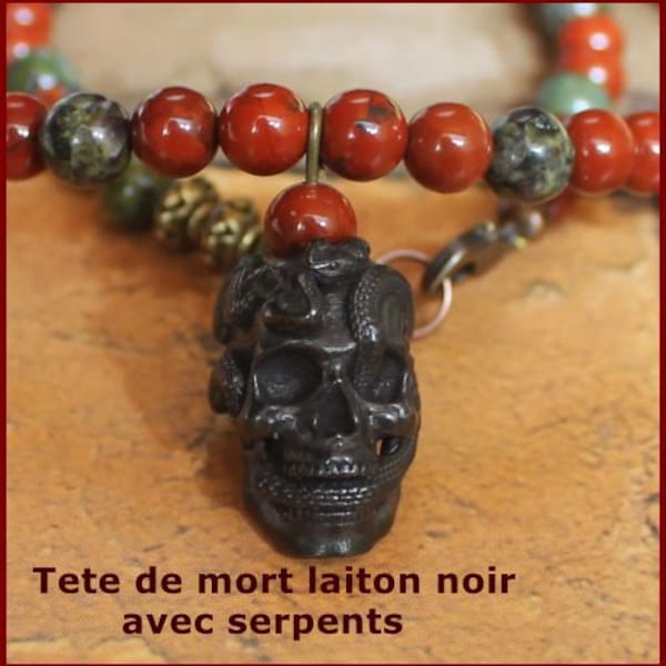 Collier pendentif Tête de mort et serpents. Jaspe rouge. Sang de Dragon.