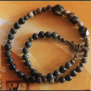 Jasper necklace in Leopard skin. (52cm). 3 Leopard skin beads. Serpentine beads and camel agate.