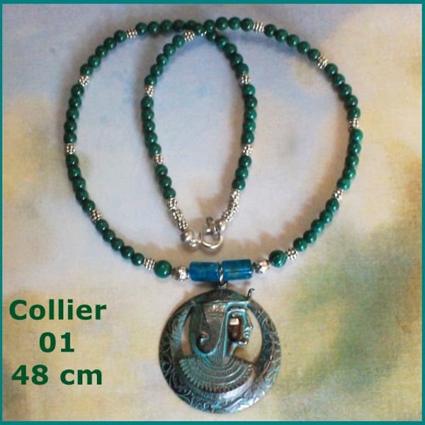 Collier avec pendentif Cleopatra vintage. Perles Malachite, Agate et argent.