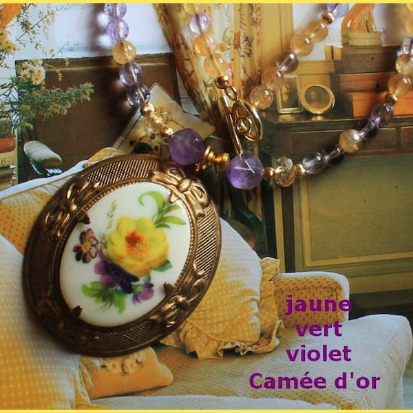 Collier victorien de cadre d'or fleurs peintes de camée porcelaine.