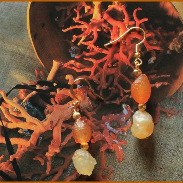 Agate Gobi. Boucles d'oreilles perles orange et blanche.