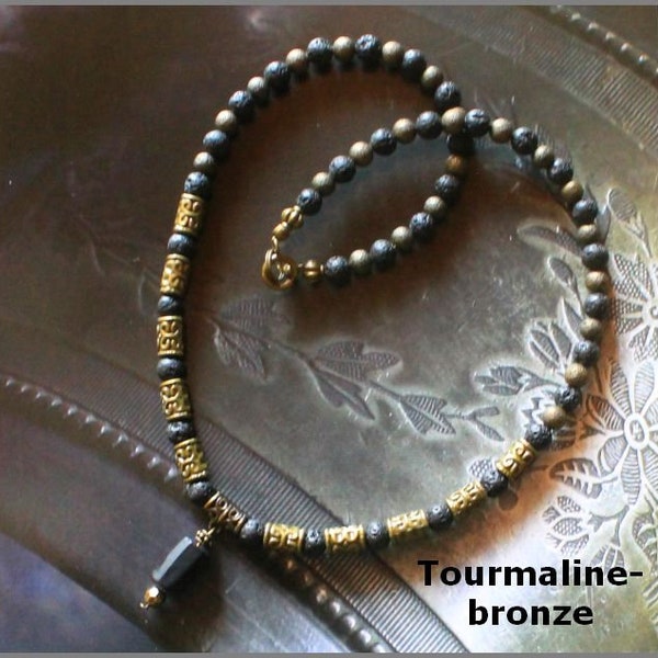 Collier perles lave et bronze. Pendentif Tourmaline noire.