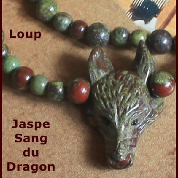 Collier Tête de Loup sculptée Jaspe Sang de Dragon. Perles Sang de Dragon.