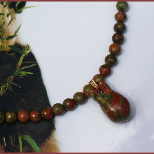 Collier Unakite (45cm) avec un lapin Unakite (2 x 1 cm). Perles 4mm.