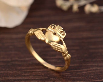 Geelgouden Keltische Claddagh sierlijke Claddagh-ring, Claddagh-band, brassbands, gotische ring, moedersring, cadeau voor haar, ringen voor vrouwen