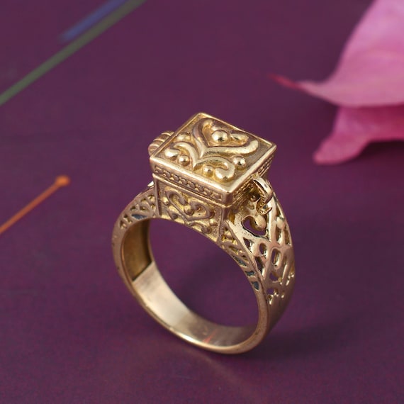 Premium Vector | Wedding ring in gift box vector illustration design