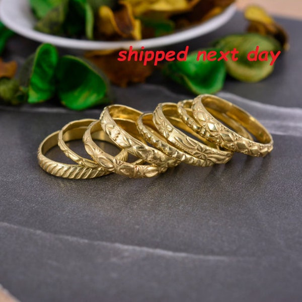 Gold Stapel Ring, 14k Gold gefüllt Ring, Stapel Ring, dünner Gold Ring, 14k Gold Ring, einfacher Gold Ring, Stapel Gold Ring, Gold gehämmerter Ring, zierlich