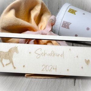 Lesehilfe personalisiert aus Holz Schulkind 2024 personalisierte Lesehilfe Schultüte Schulkind2024 Ostern2024 Einschulungsgeschenk Pferd