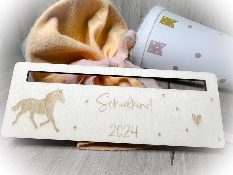 Lesehilfe personalisiert aus Holz Schulkind 2024 personalisierte Lesehilfe Schultüte Schulkind2024 Ostern2024 Einschulungsgeschenk Pferd