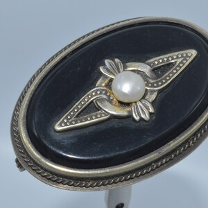 Broche Ovale Ancienne En Bakélite ? Scène De Couple - Bijou Fantaisie Vintage - Occasion