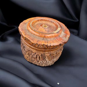 ANTIQUE BOX 19th century case Karelian Birch wood Maple cap vintage old ashtray / Jewelry box / table souvenir