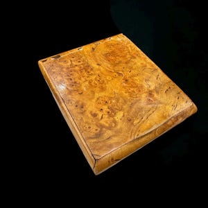 Houten kist Karelische berken, hout Karelische berken, minikist hout, rustieke houten kist, esdoorn dop, exotisch hout, sigarettenkoker hout, tabaksdoos oud