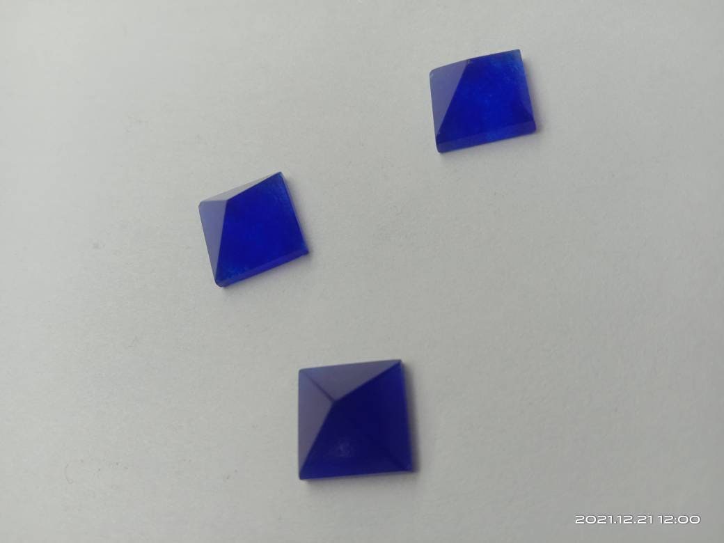 Blue Sapphire Quartz Square Pyramid Shape Gemstone Size-(6mm,7mm,8mm ...
