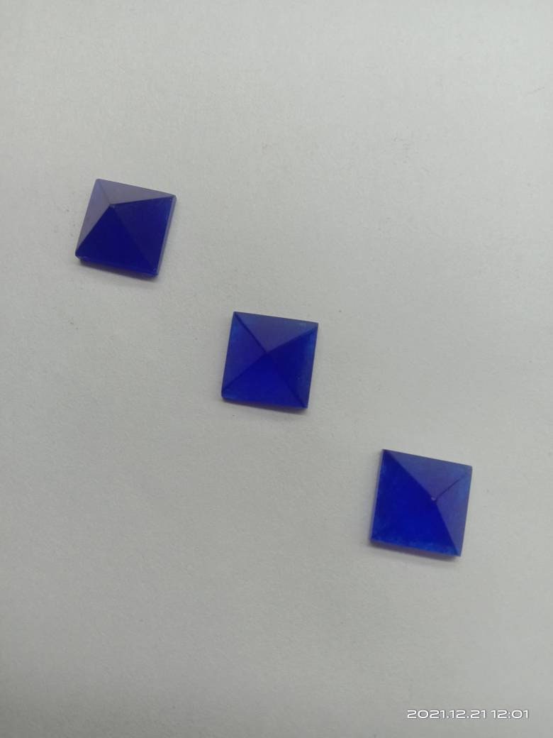 Blue Sapphire Quartz Square Pyramid Shape Gemstone Size-(6mm,7mm,8mm ...