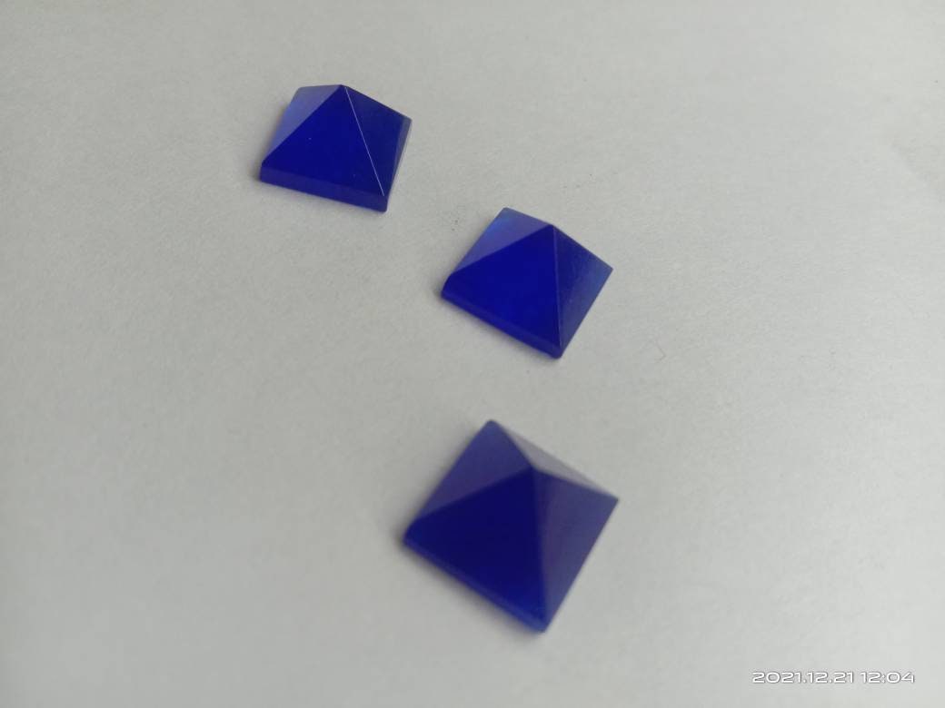 Blue Sapphire Quartz Square Pyramid Shape Gemstone Size-(6mm,7mm,8mm ...