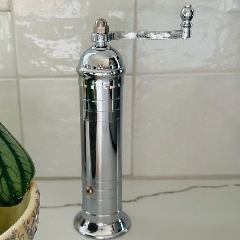 Alexander Mills Pepper and Salt Grinder - Thumbnail 2