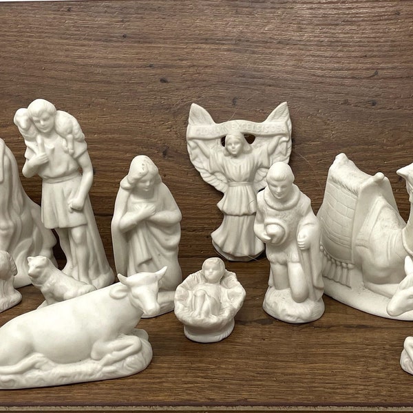Vintage 18 Piece EXCELLENT Holland Mold Ceramic All White Nativity Set