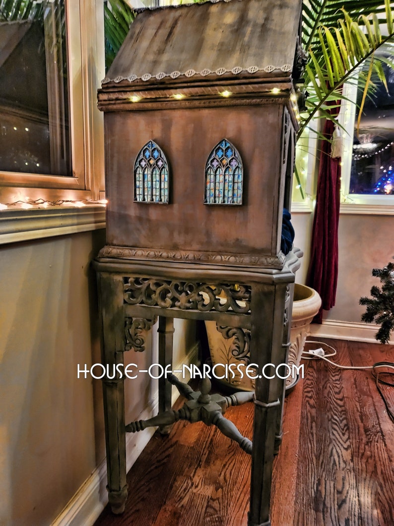 Custom made gothic cathouse image 6