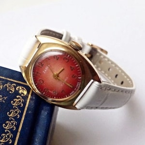 Vintage women&#39;s watch&quot;ZARIA&quot;made in USSR, watch soviet,Retro watch, Wrist watch,Mechanical watch,Working watch,Old watch