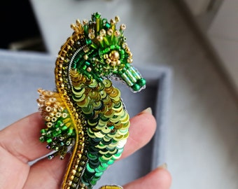 Seahorse beaded brooch, animal brooch, jewelry for mom