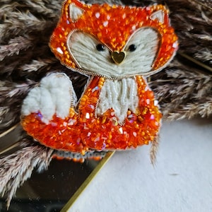 bead fox brooch, animal embroider pin image 6