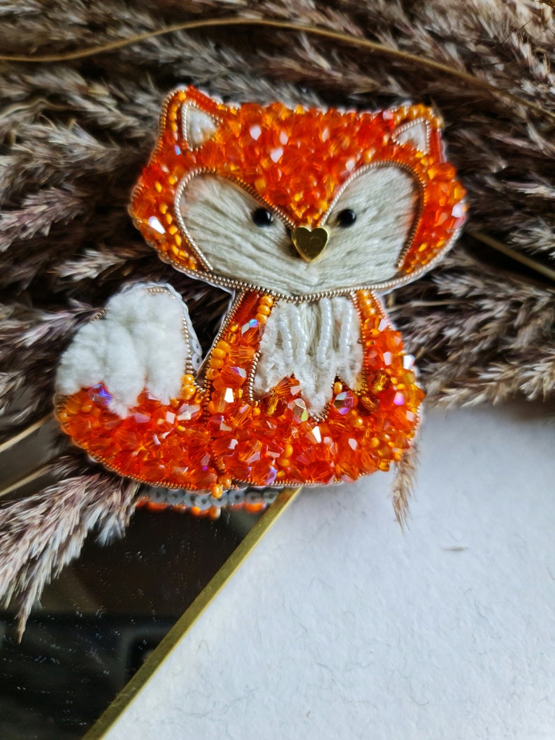 bead fox brooch, animal embroider pin image 6