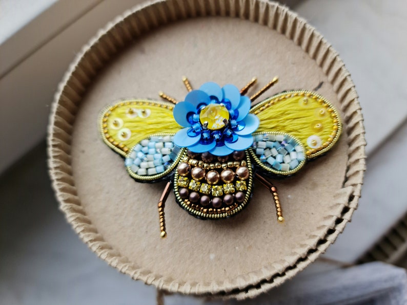 Bee beaded brooch pin, embroidered insect brooch, unique brooches for men, lapel pins, godfather gift Yellow