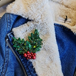ヒイラギのジュエリー、ガーデンビーズのブローチ、クリスマスプレゼント