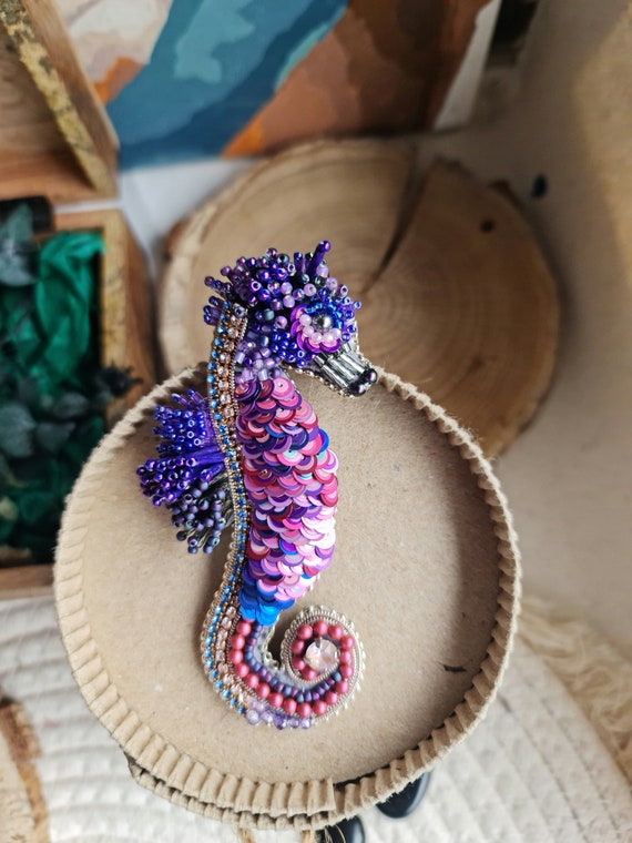 Purple Seahorse beaded brooch, Green animal brooch, Seahorse jewelry for mom, Purple brooch for woman, vacation jewelry