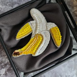 Beaded Banana Brooch Pin – Yellow Fruit Jewelry with Crystals – Summer Accessory Gift for Her – Cute Funky Food Brooch for Outfit Accent