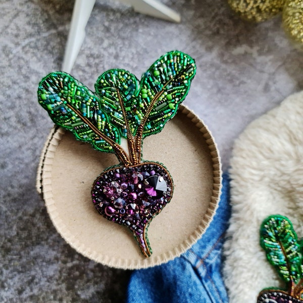 Broche betterave violette, broderie de légumes, cadeau jardinier ou cadeau végétalien, cadeau unique pour elle, betterave à broder, cadeau pour sa broche