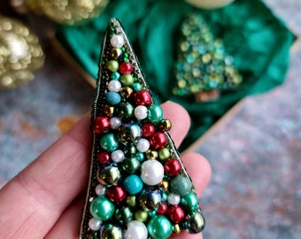 Christmas brooch, Green tree pin, holiday jewelry, Christmas ornament handmade