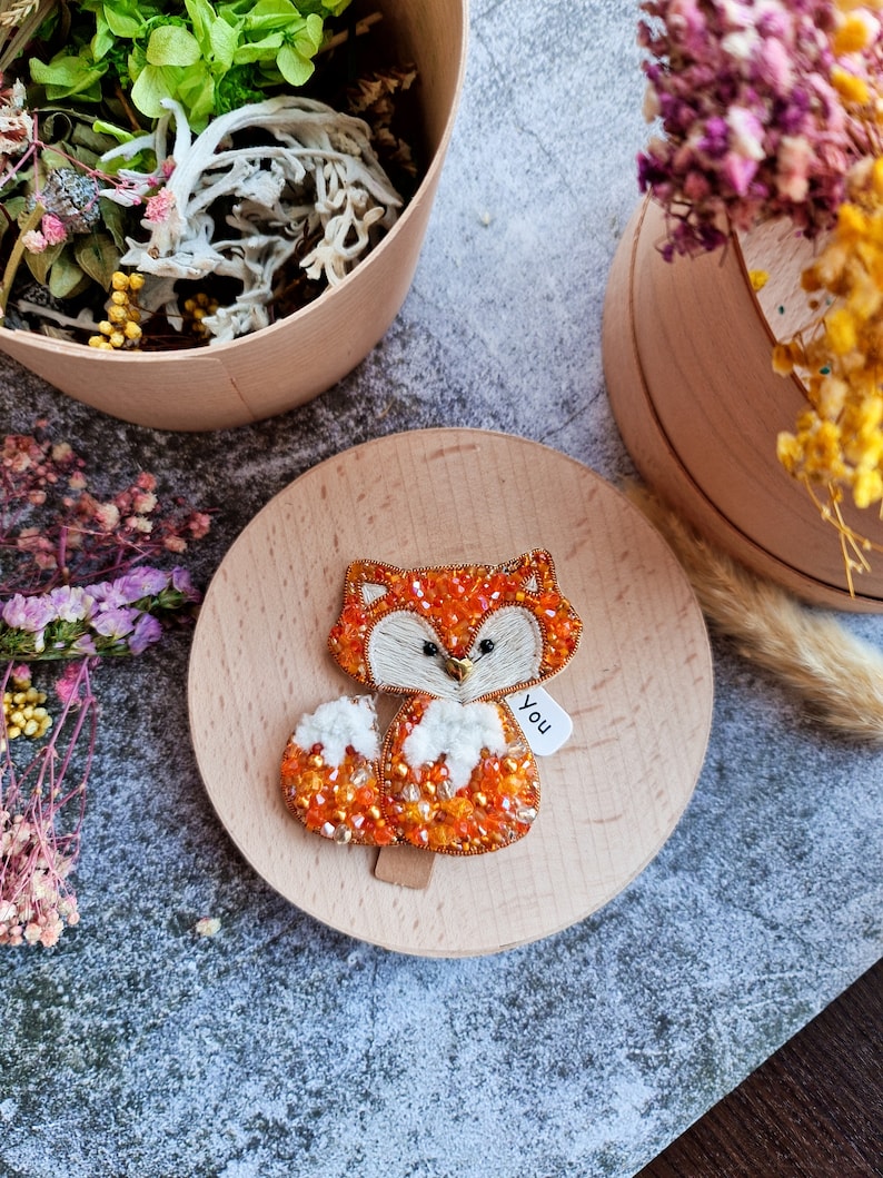 bead fox brooch, animal embroider pin image 1
