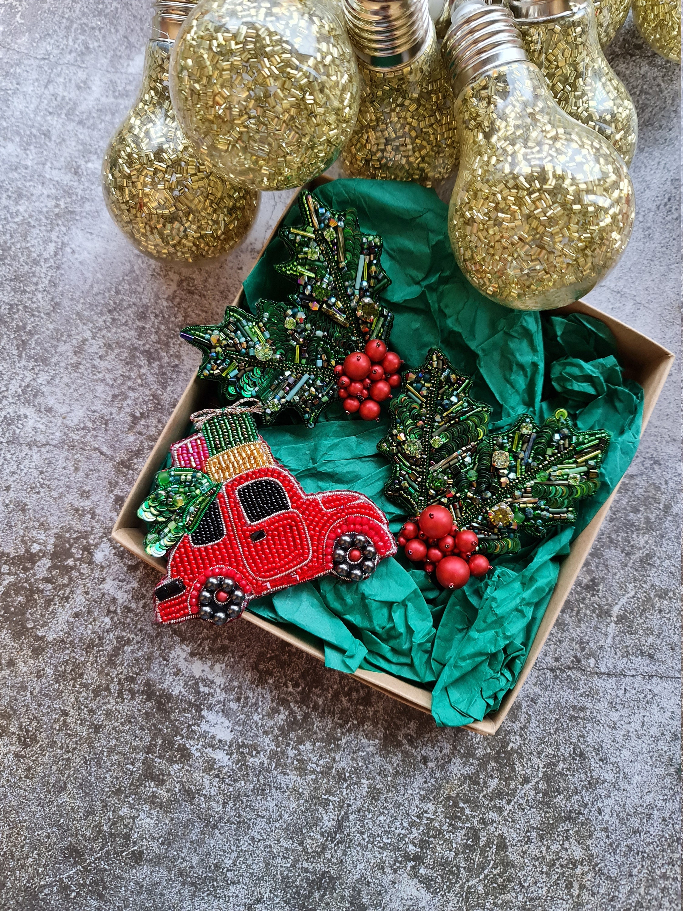 専用　ビーズ刺繍ブローチ　ハンドメイド　クリスマス 専用 ビーズ 刺繍ブローチ ハンドメイド クリスマス - メルカリ