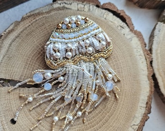 jellyfish beaded brooch, nature jewelry, beach jewelry, unique jewelry