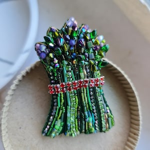 Beaded Asparagus Brooch – Handmade Green Vegetable Pin – Gift for Gardeners – Foodie Gift – Spring Jewelry