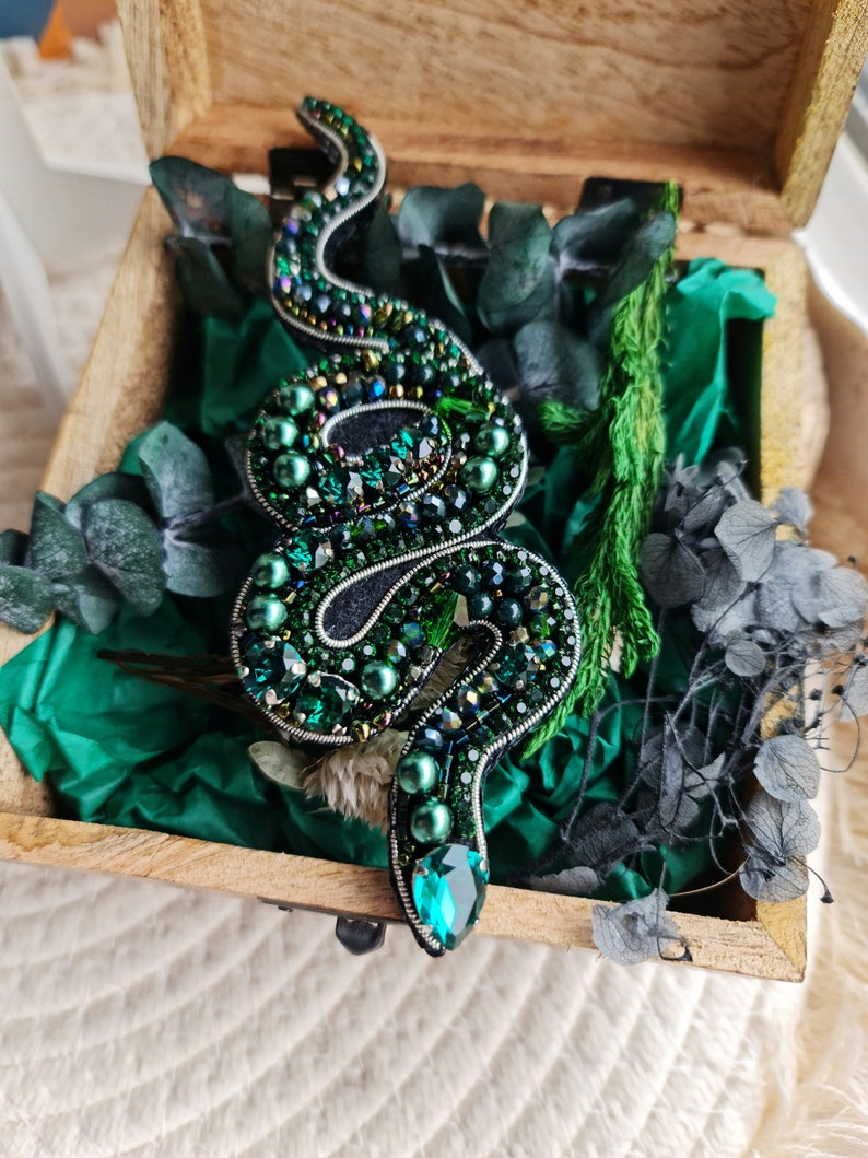 Green snake brooches for women, beaded brooch, serpent jewelry, snake lover gift, animal jewelry image 3