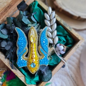 Ukrainian Pride Trident Beaded Brooch | Traditional Jewelry with Sparkling Crystals and Beads