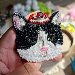 spilla con ritratto di gatto ricamato per donna