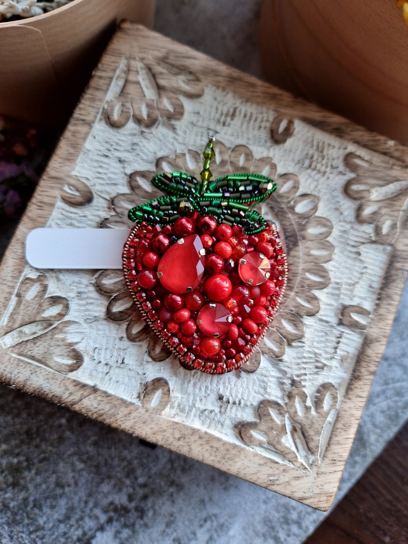 Cute strawberries pin, Strawberry beaded brooch, Fruit jewellery image 4