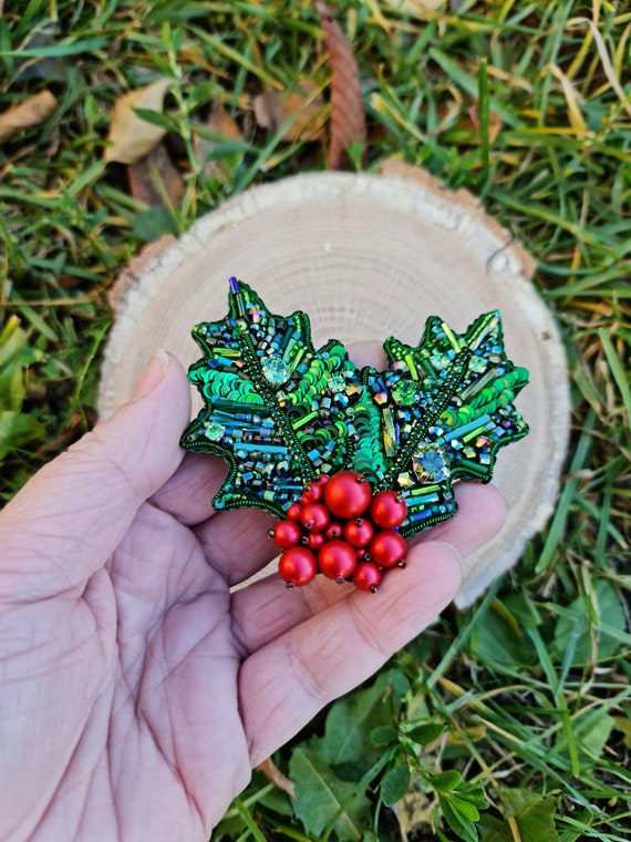 christmas holly brooch