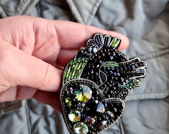 Unique Gothic Black Anatomical Heart Bead Brooch | Crystal-Embroidered Statement Jewelry