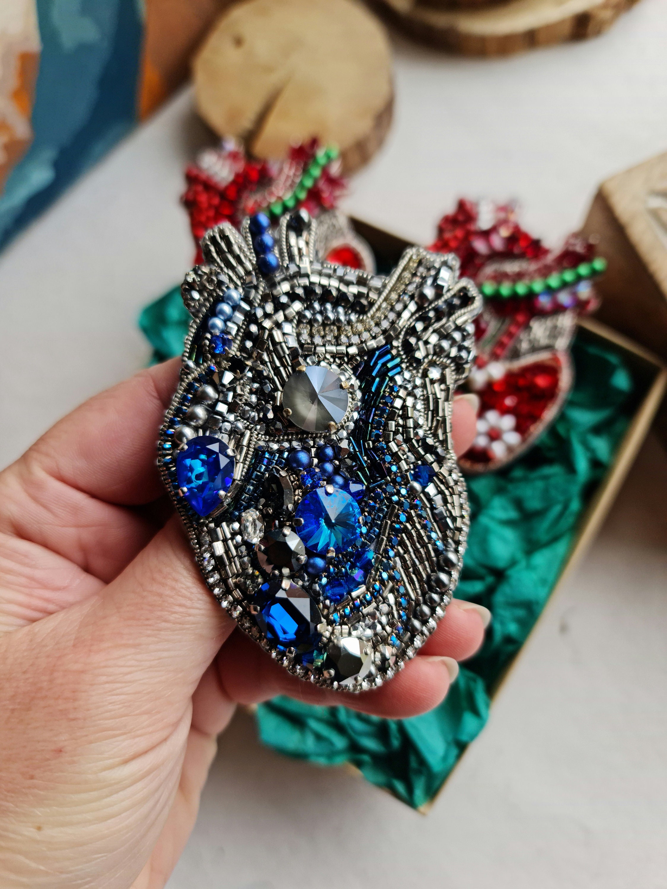 【Sinoon】 Beaded Heart Brooch Anatomical Heart Beaded Brooch, Embroidery Brooch Heart