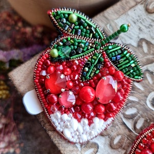 Cute strawberries pin, Strawberry beaded brooch, Fruit jewellery white Strawberry